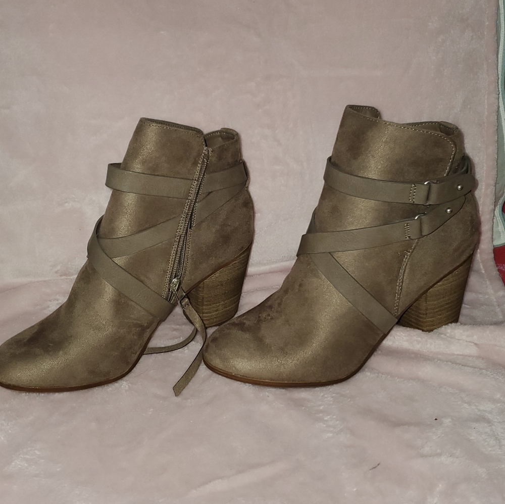 Liotta Ankle Boots